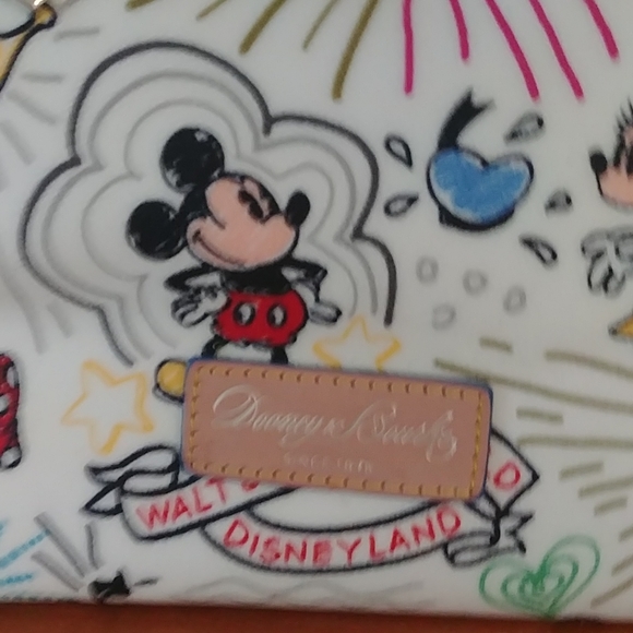 Disney - Picture 3 of 8